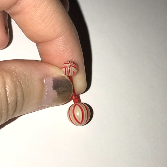 14 gauge Red and Green Flag Design Belly Ring - Picture 3 of 13